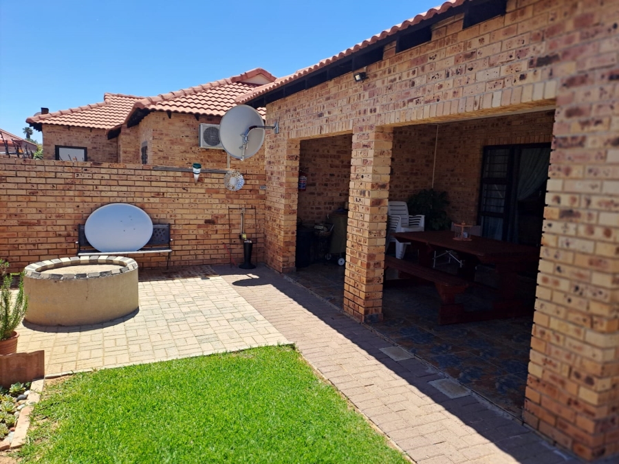 2 Bedroom Property for Sale in Naudeville Free State